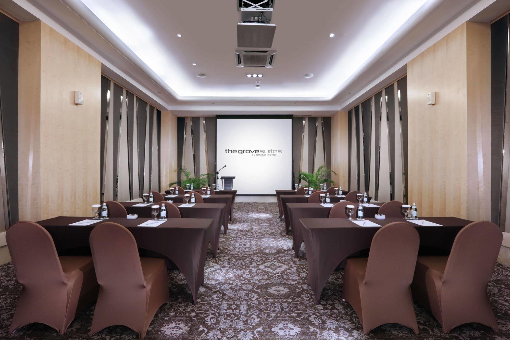 The Grove Suites By Grand Aston Jacarta Exterior foto